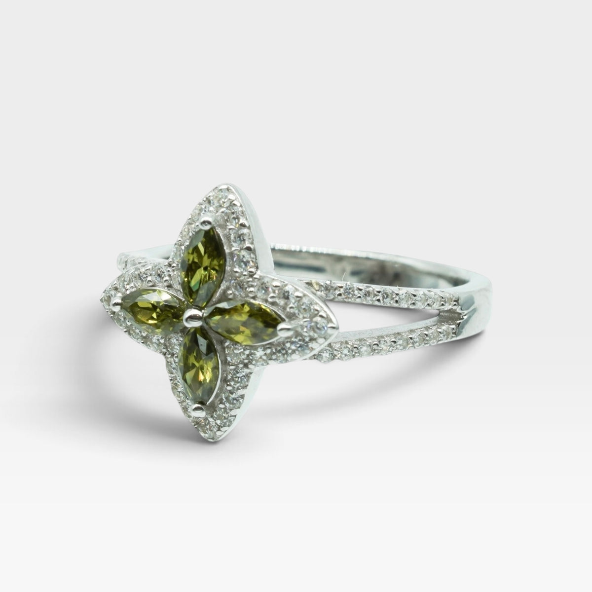Anillo Flor Moissanita
