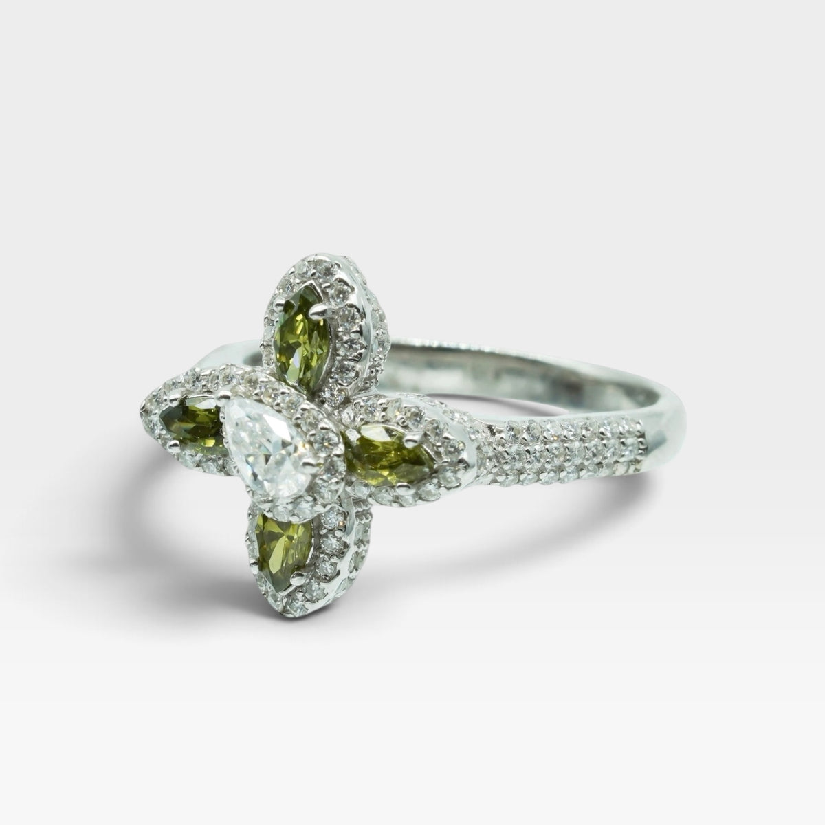 Anillo Flor Moissanita